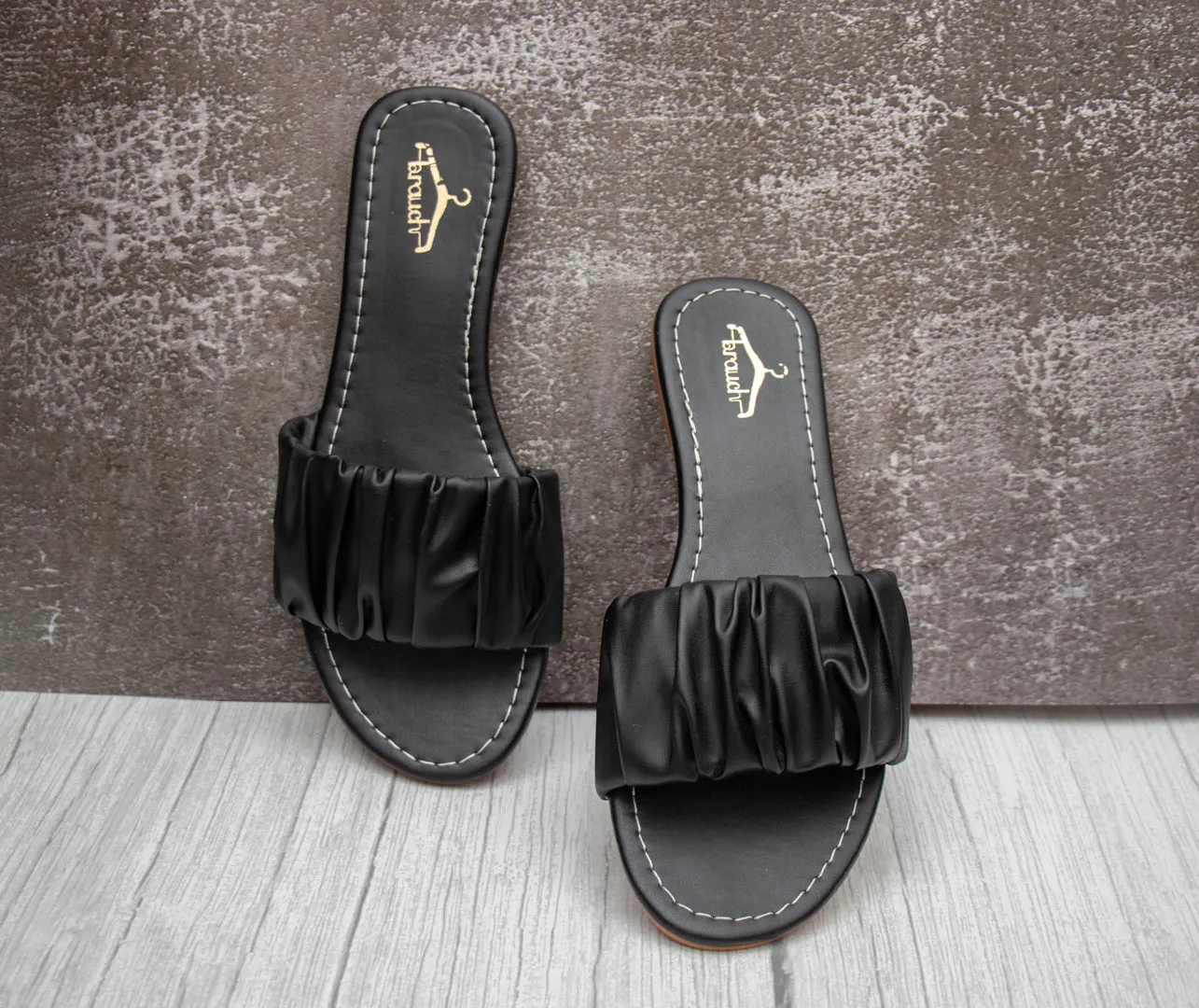 Brauch Women's Black Pleated Flat Sandal