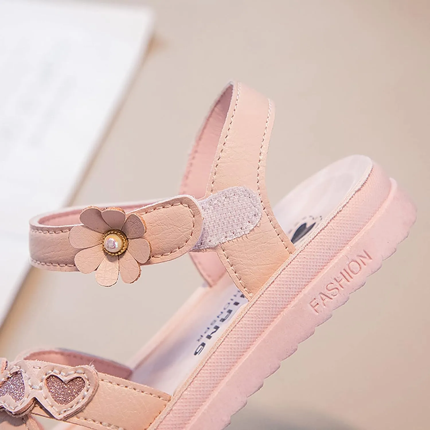 Girls Cute Sandals Cute Heart Pattern Dress Flats Shoes Princess Fashion Wedding Party Soft Bottom Shoes for Kids