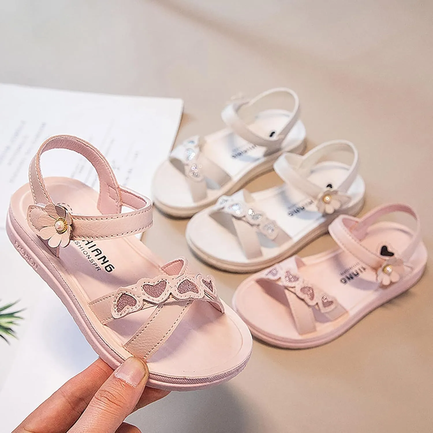Girls Cute Sandals Cute Heart Pattern Dress Flats Shoes Princess Fashion Wedding Party Soft Bottom Shoes for Kids