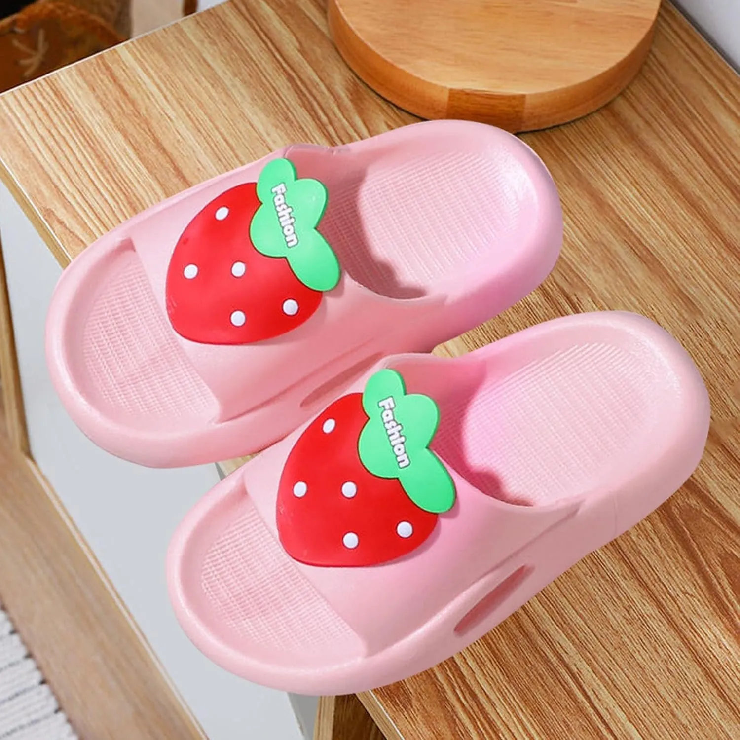 Girls Strawberry Slides Kids Beach Pool Shower Slides Anti-Slip Home Bathing Sandals Kids Cute Non Slip Slippers