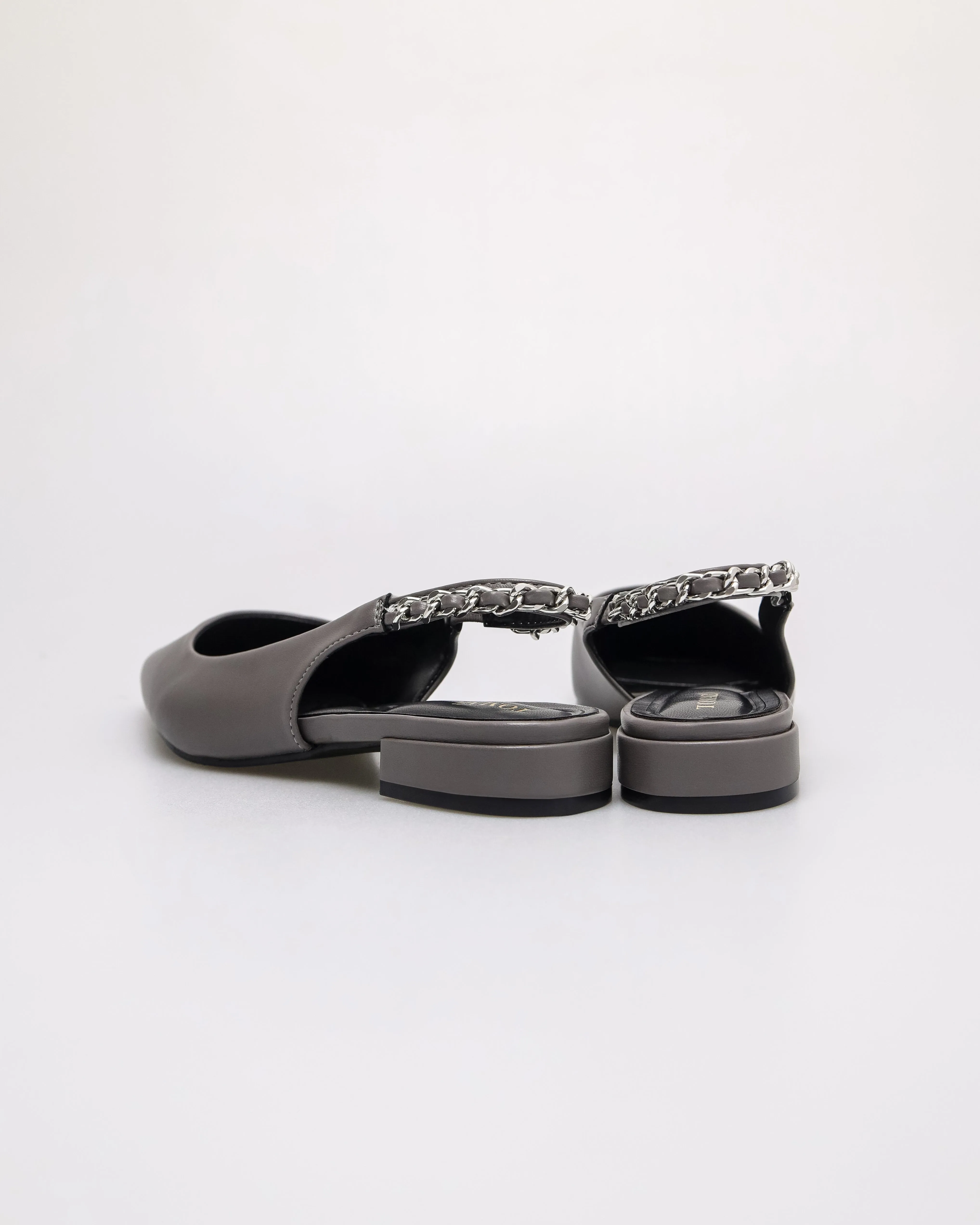 Tomaz FL098 Ladies Pointy Chained Flats