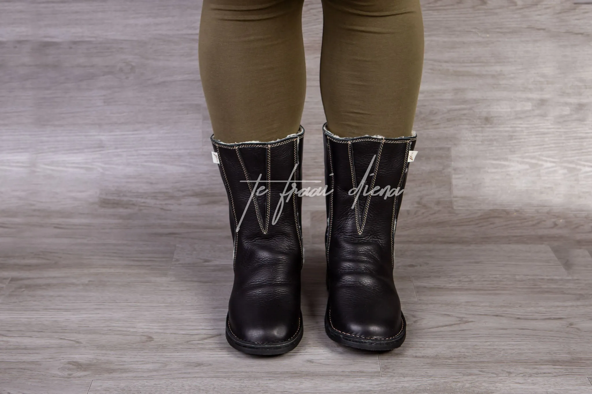 V-Cut Stella - Black