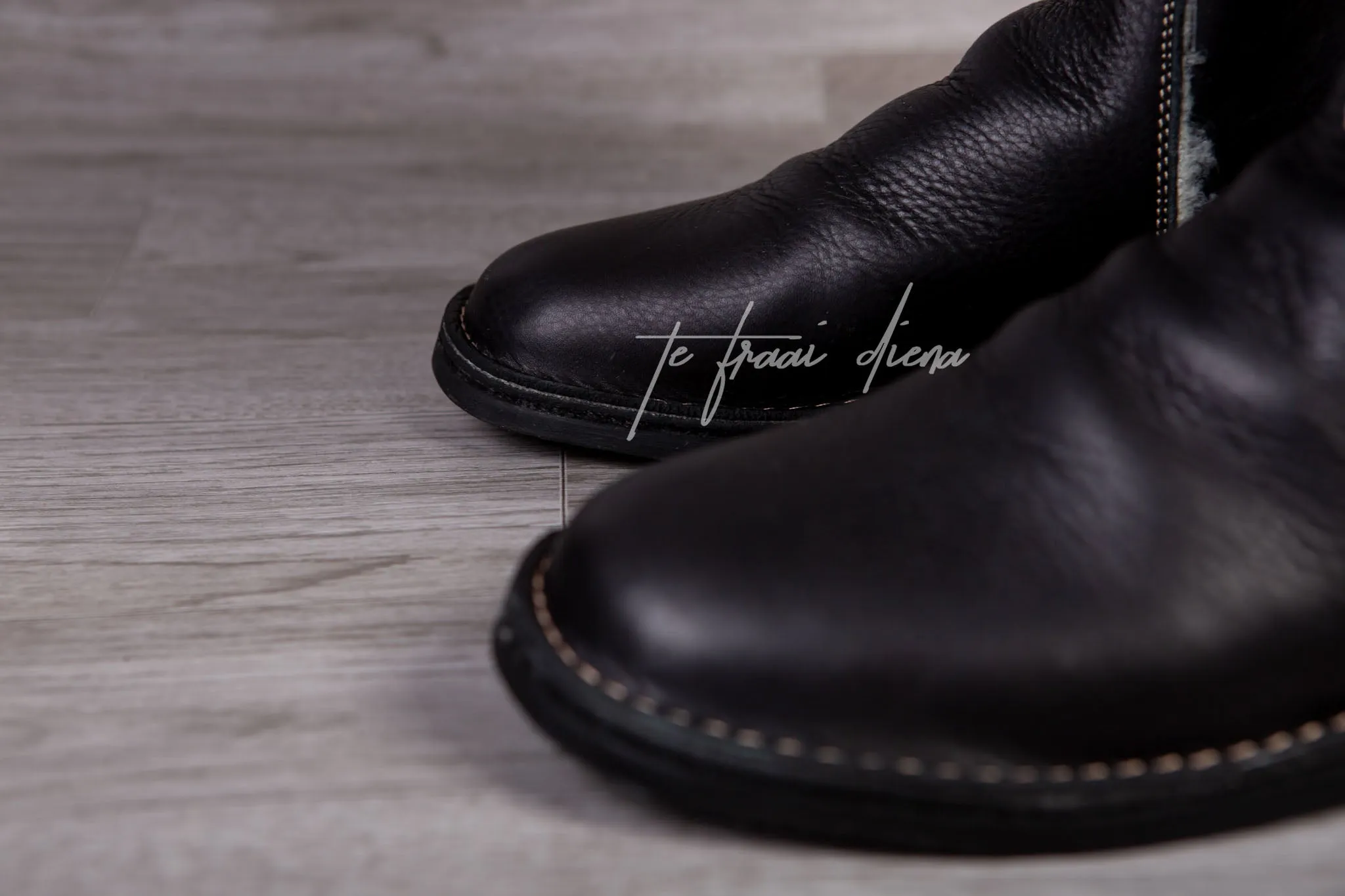 V-Cut Stella - Black