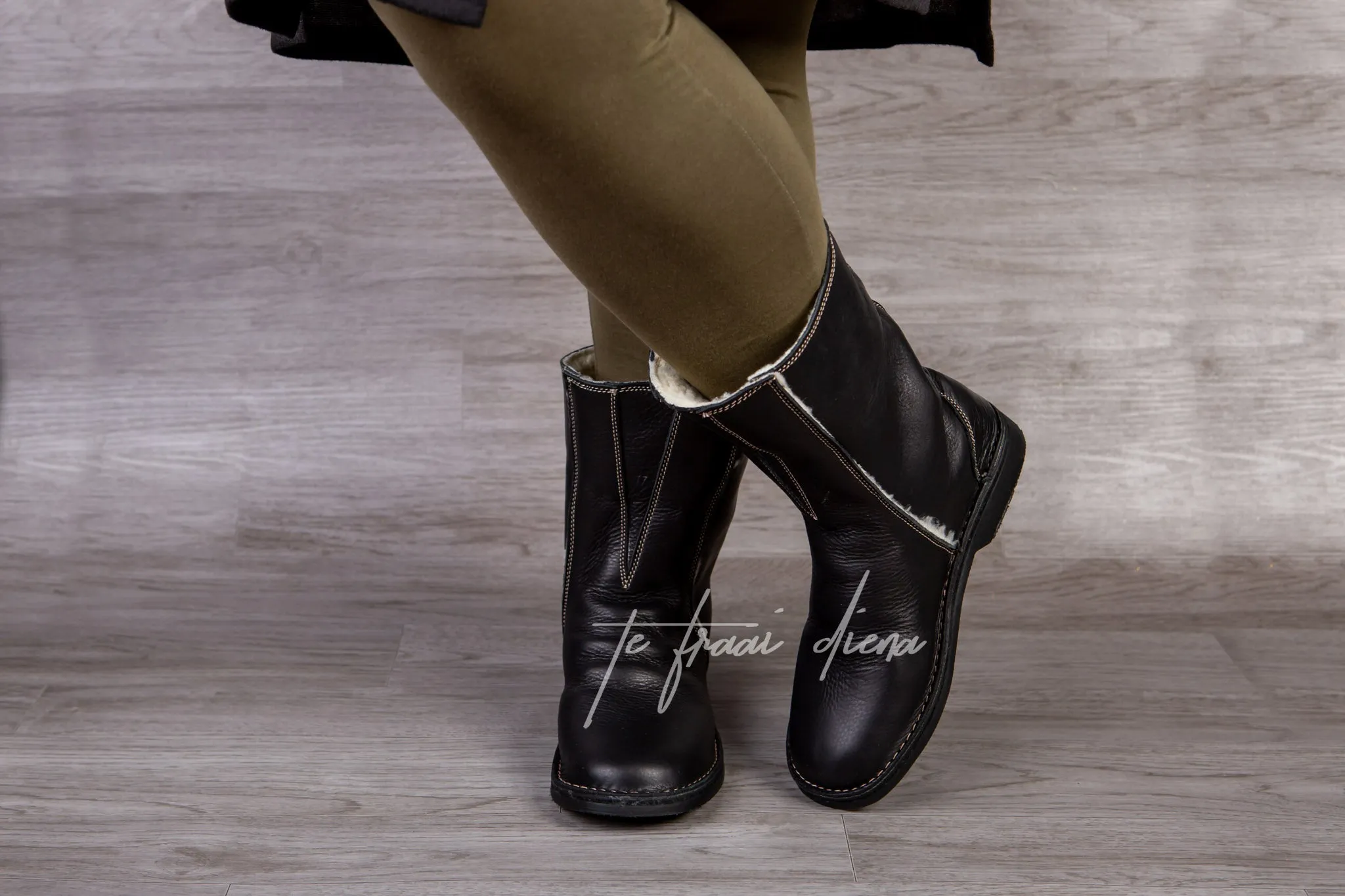 V-Cut Stella - Black